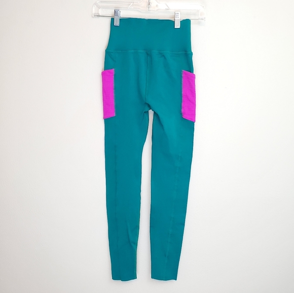 Fabletics High-waisted sculptknit pocket leggings teal colorblock - Picture 7 of 8